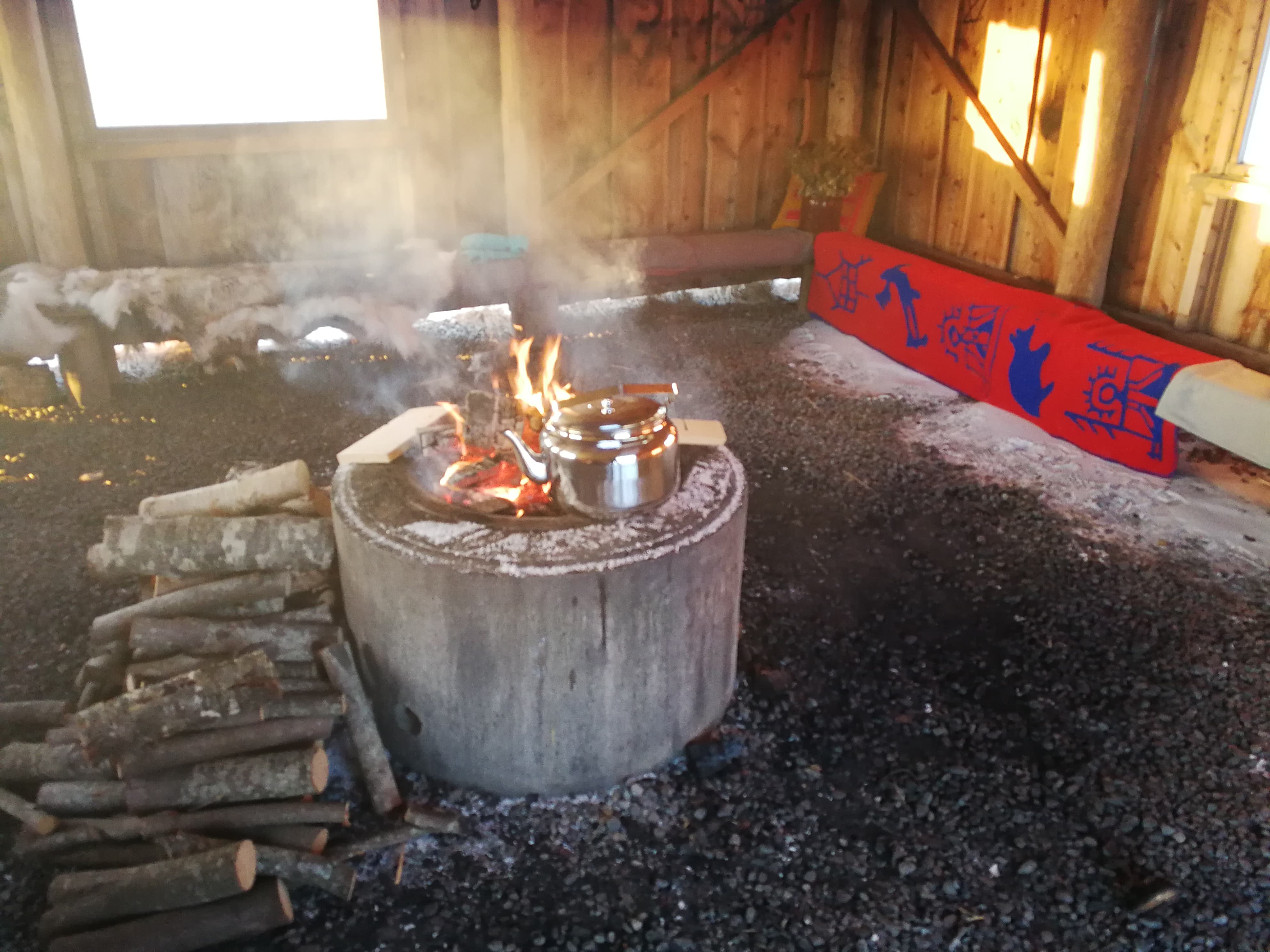 Bål og samiske artefakter