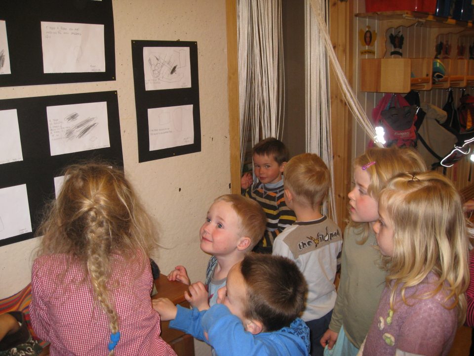 Utstilling av barnas bilder.