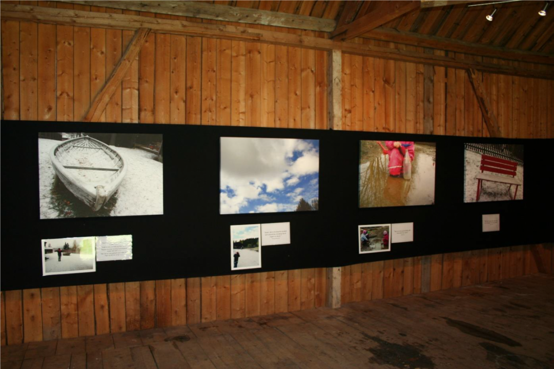 Utstilling av barnas fotografier.