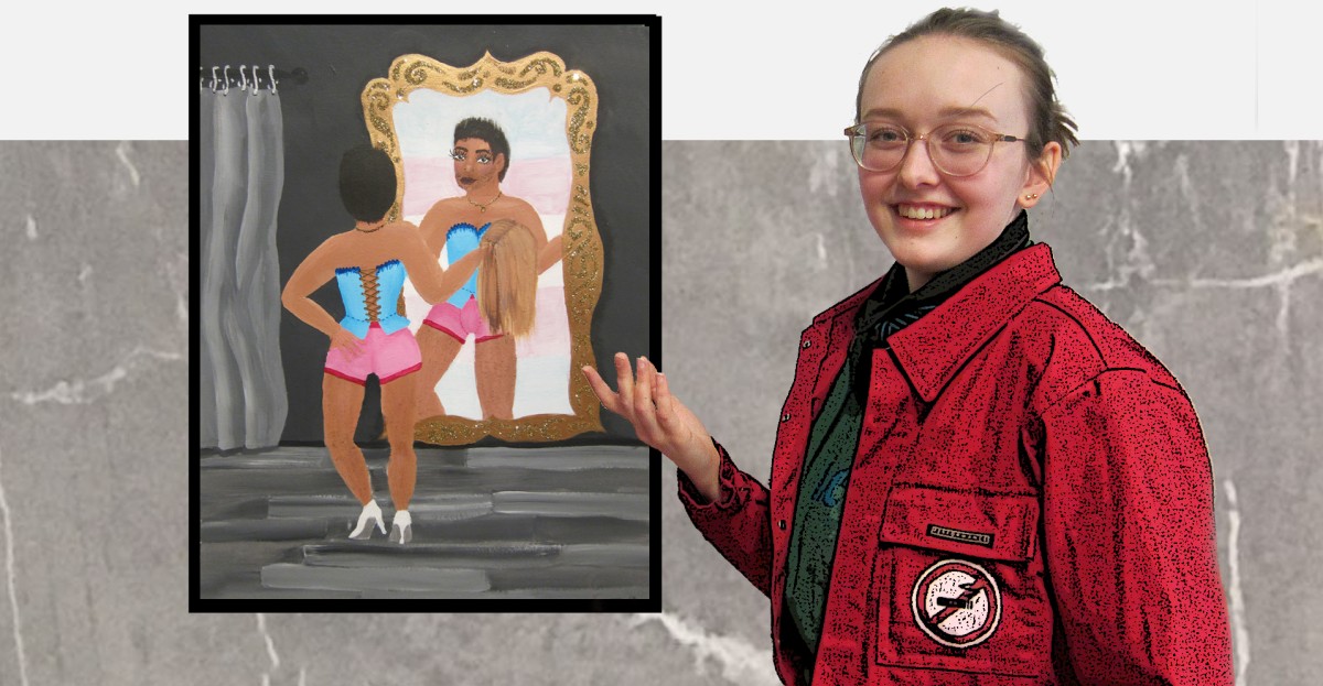 Ung jente i russedrakt foran et maleri.